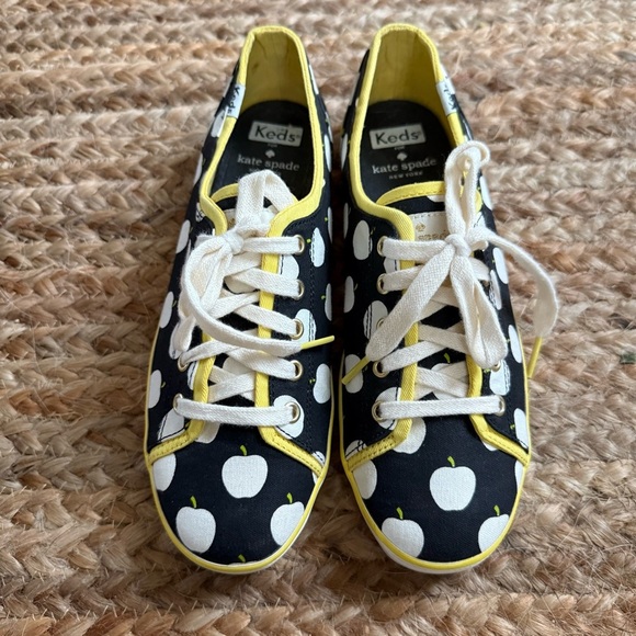 Kate Spade x Keds Size 7 Black & White apple print sneakers - Picture 1 of 10